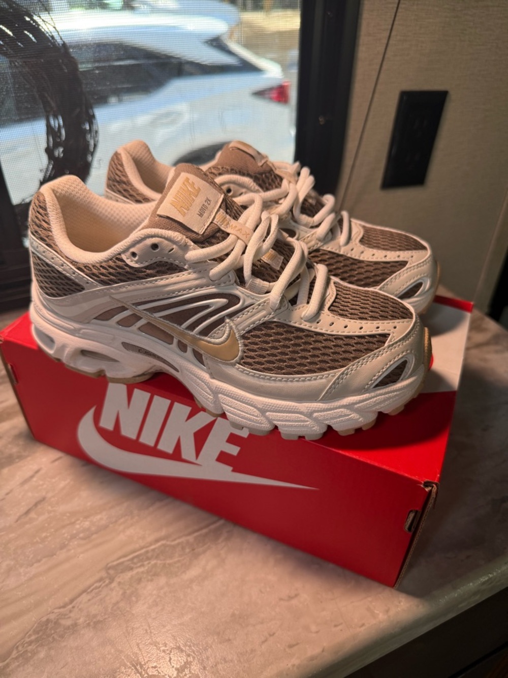 Nike women’s Moto 2k